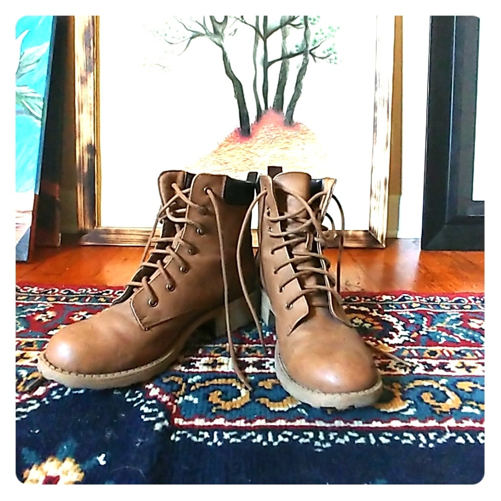 Wet Seal work boot heel style booties!!